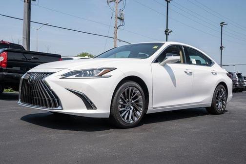 2025 Lexus ES 300h Luxury