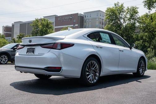 2025 Lexus ES 300h Luxury