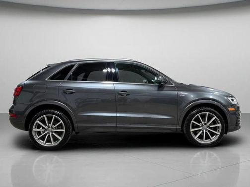 Daytona Gray Pearl Effect 2018 Audi Q3 2.0T Premium Plus