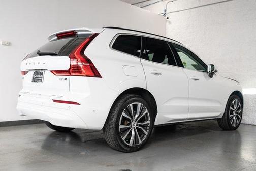 2022 Volvo XC60 B5 Momentum