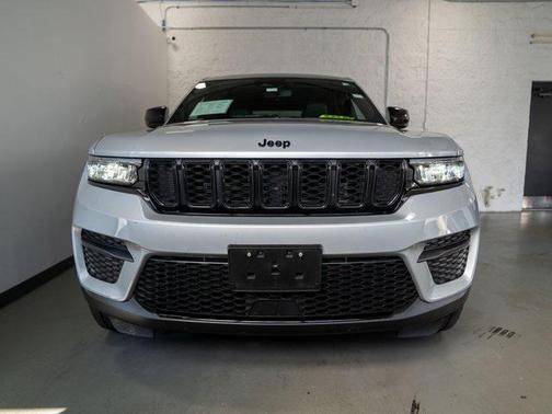 2022 Jeep Grand Cherokee Altitude