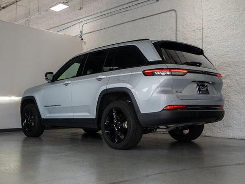 2022 Jeep Grand Cherokee Altitude