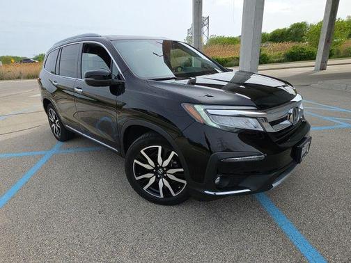 Crystal Black Pearl 2019 Honda Pilot Touring 8-Passenger