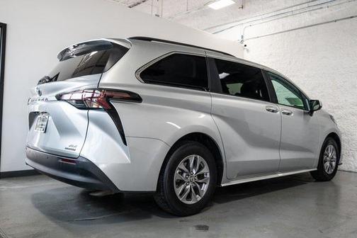2024 Toyota Sienna XLE