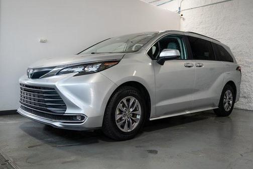 2024 Toyota Sienna XLE