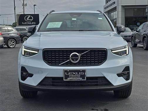 2025 Volvo XC40 B5 Plus Dark Theme