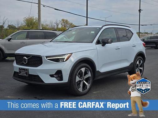 2025 Volvo XC40 B5 Plus Dark Theme