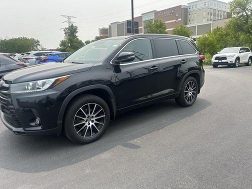 2017 Toyota Highlander SE