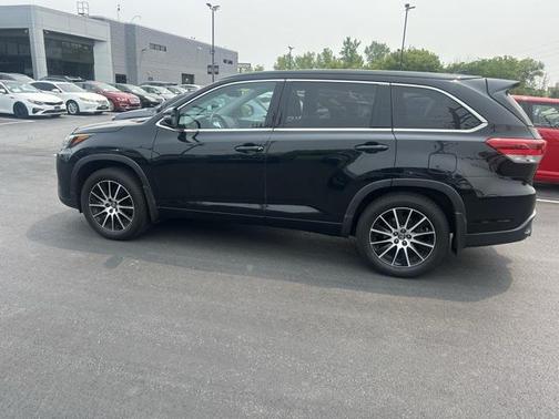 2017 Toyota Highlander SE