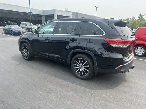 2017 Toyota Highlander SE