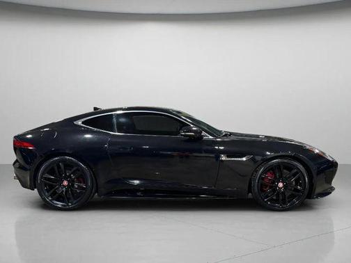 2016 Jaguar F-TYPE R