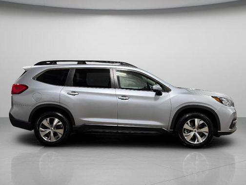 Ice Silver Metallic 2022 Subaru Ascent Premium 7-Passenger