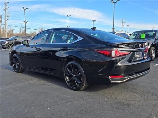 2025 Lexus ES 300h F SPORT Design