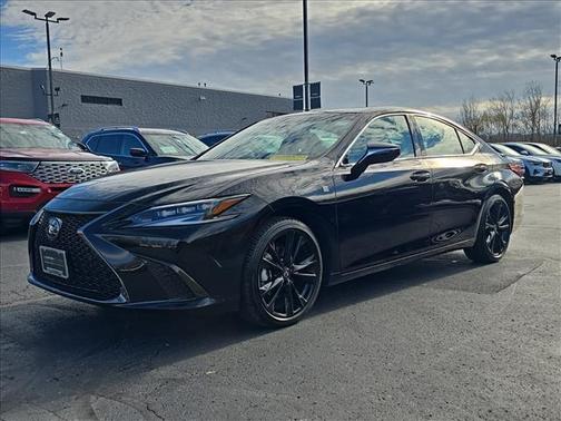 2025 Lexus ES 300h F SPORT Design