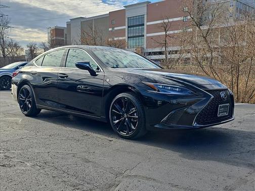 2025 Lexus ES 300h F SPORT Design