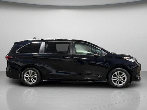 2021 Toyota Sienna Limited 7-Passenger
