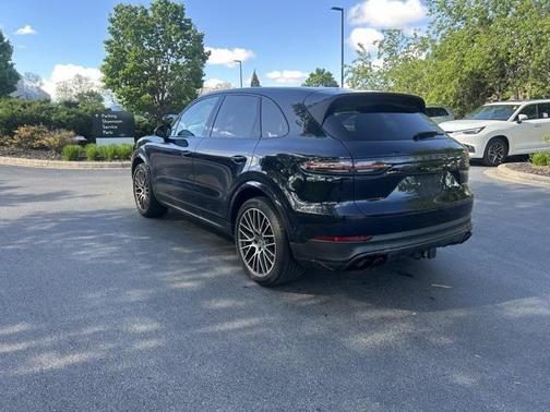 2022 Porsche Cayenne Platinum Edition