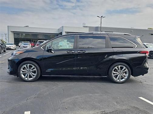 2021 Toyota Sienna Platinum 7 Passenger