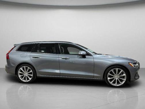 Osmium Grey Metallic 2020 Volvo V60 T5 Momentum