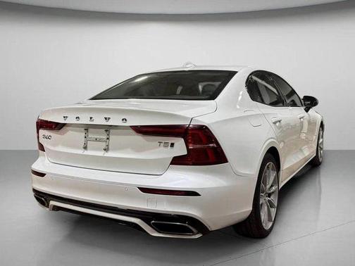 2021 Volvo S60 T5 Momentum
