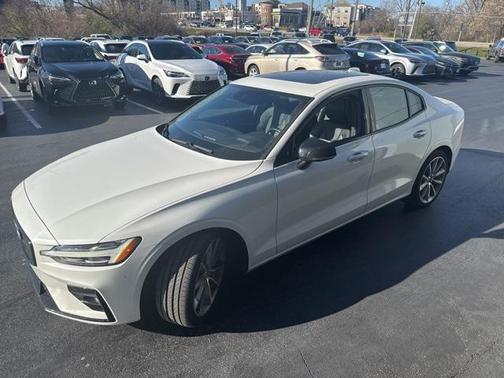 2021 Volvo S60 T5 Momentum