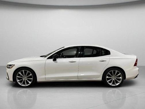 2021 Volvo S60 T5 Momentum