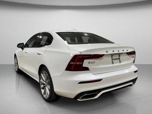 2021 Volvo S60 T5 Momentum