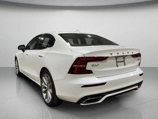 2021 Volvo S60 T5 Momentum