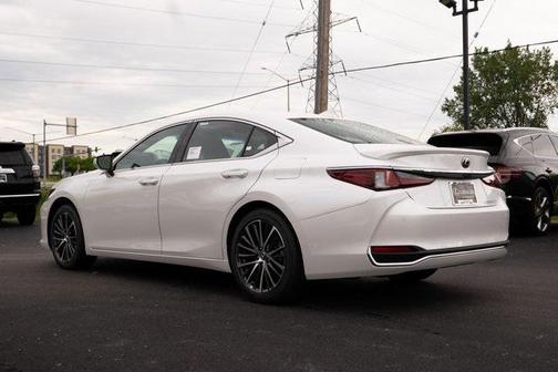 2025 Lexus ES 300h Base