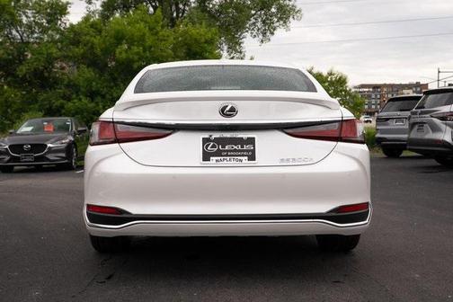 2025 Lexus ES 300h Base