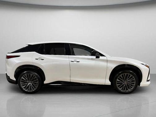 2023 Lexus RZ 450e Luxury