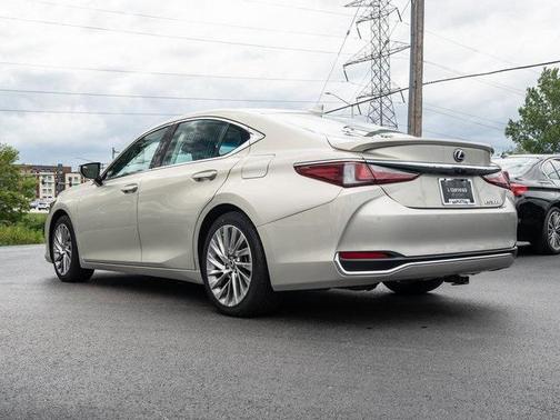 2023 Lexus ES 300h Luxury