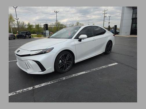 Wind Chill Pearl 2025 Toyota Camry XSE