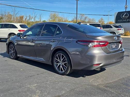 2022 Toyota Camry Hybrid XLE
