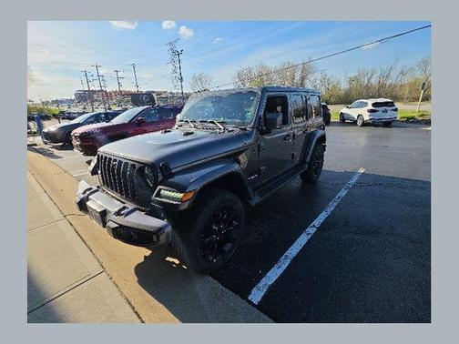 Sting-Gray Clearcoat 2021 Jeep Wrangler Unlimited Sahara
