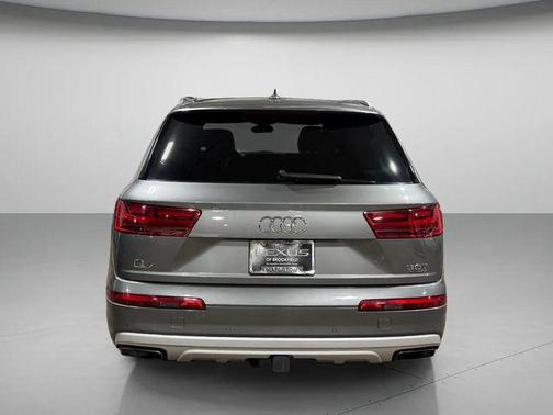 Graphite Gray Metallic 2017 Audi Q7 3.0T Premium