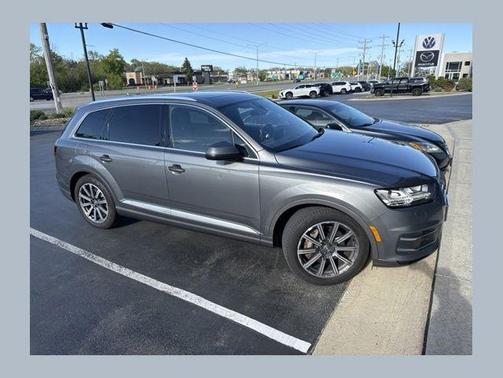 Graphite Gray Metallic 2017 Audi Q7 3.0T Premium