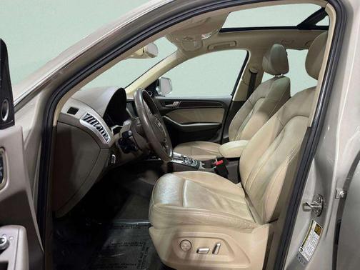Florett Silver Metallic 2016 Audi Q5 2.0T Premium Plus