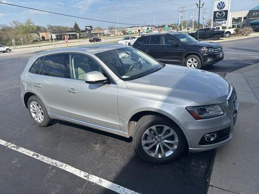 Florett Silver Metallic 2016 Audi Q5 2.0T Premium Plus