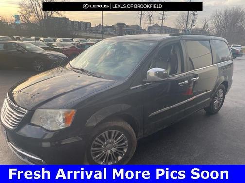 2014 Chrysler Town & Country Touring-L