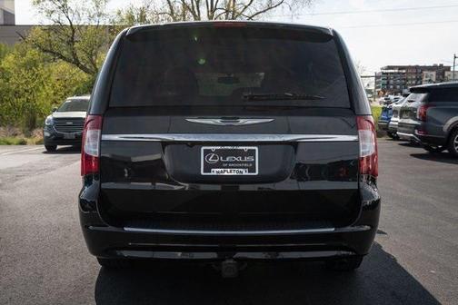 2014 Chrysler Town & Country Touring-L