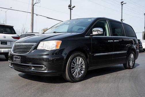 2014 Chrysler Town & Country Touring-L