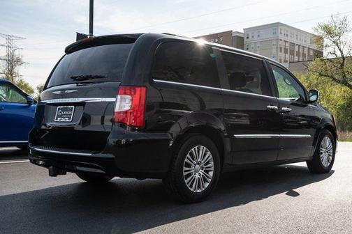 2014 Chrysler Town & Country Touring-L