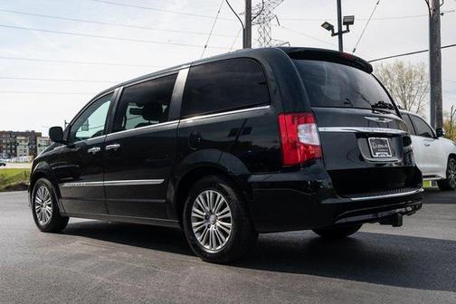 2014 Chrysler Town & Country Touring-L
