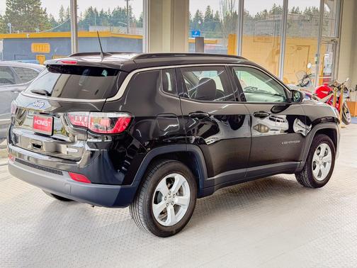 Black 2018 Jeep Compass Latitude