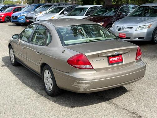 2004 Ford Taurus LX