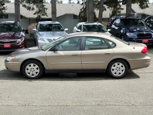 2004 Ford Taurus LX