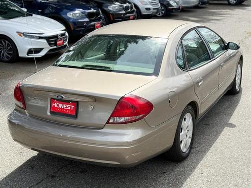2004 Ford Taurus LX