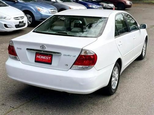 2005 Toyota Camry LE V6