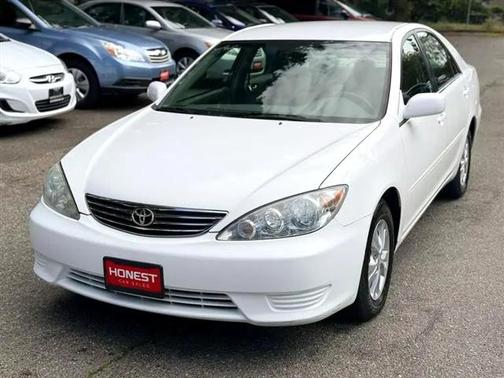 2005 Toyota Camry LE V6